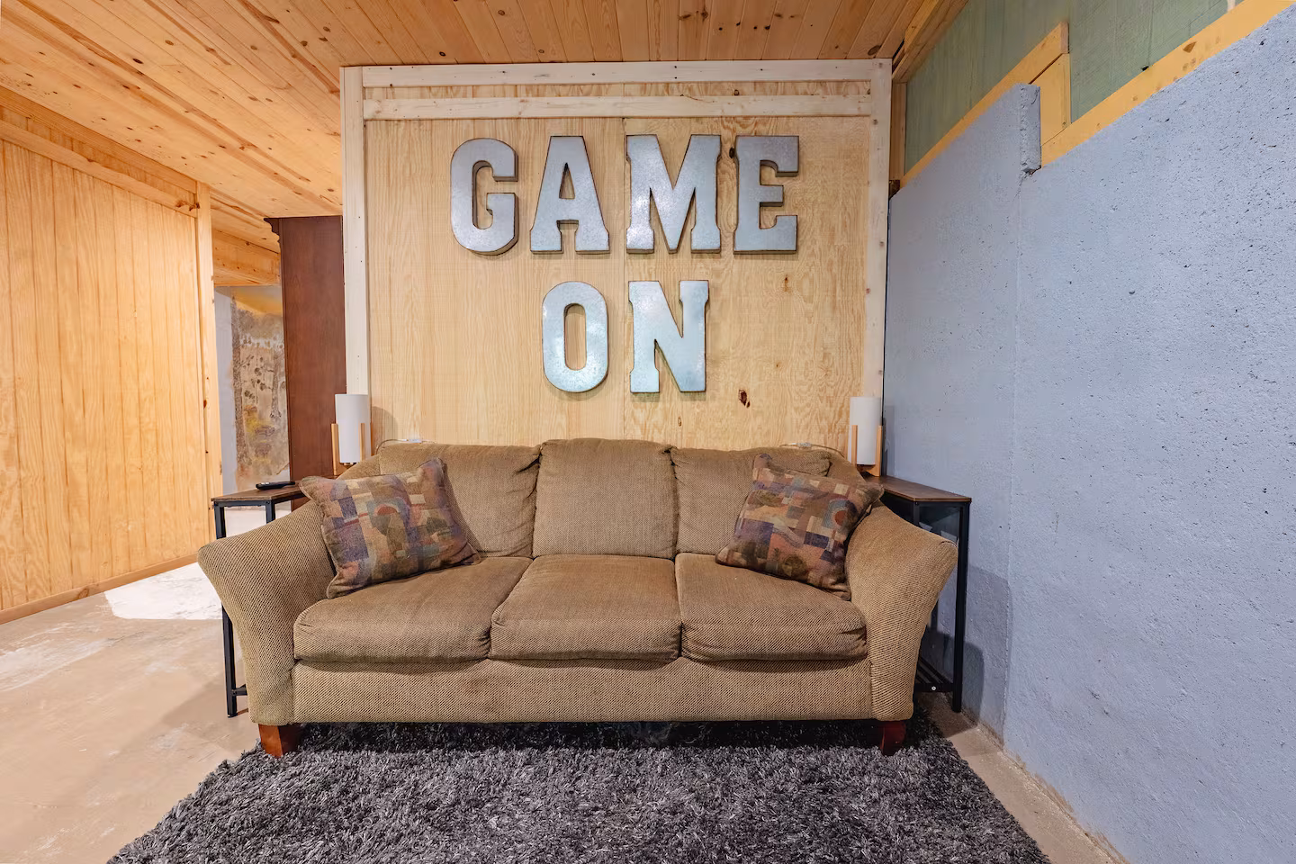 Game room with seating area